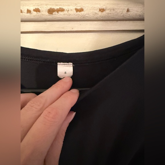 Lululemon Crescent T-Shirt Black Knot Front Cropped Pima Cotton Size 8 - Picture 6 of 8